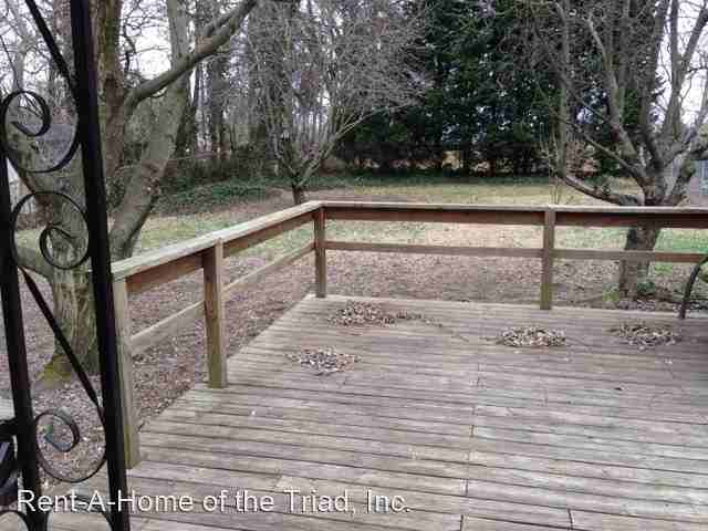 1131 Parish St - Photo 2 of 4