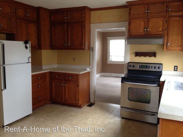 1131 Parish St - Photo 3 of 4