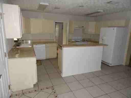 1256 King Arthur Rd - Photo 3 of 13