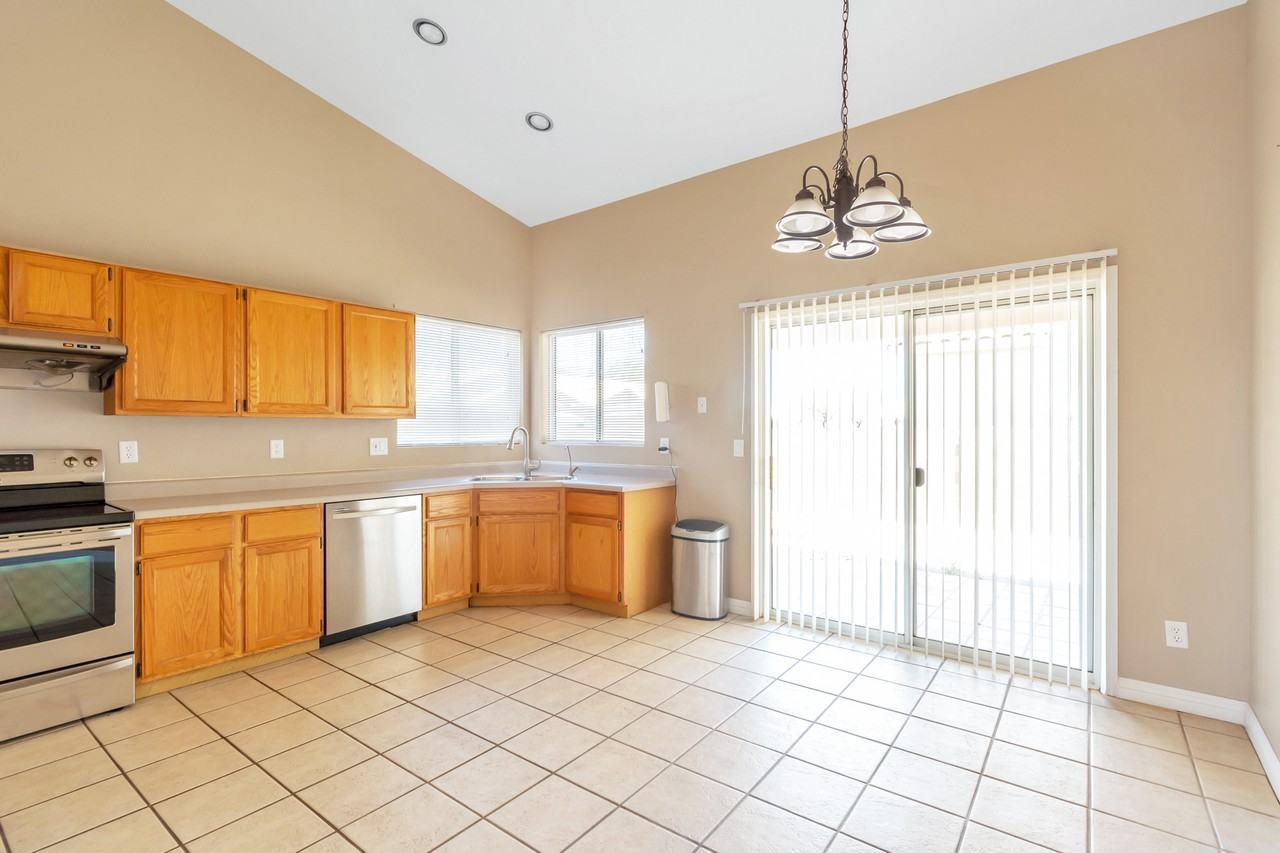 7165 W Yarbough Dr - Photo 6 of 25