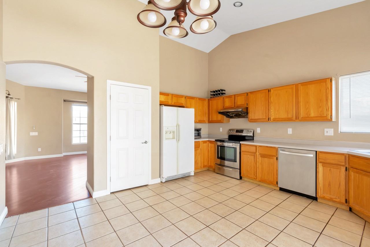 7165 W Yarbough Dr - Photo 7 of 25