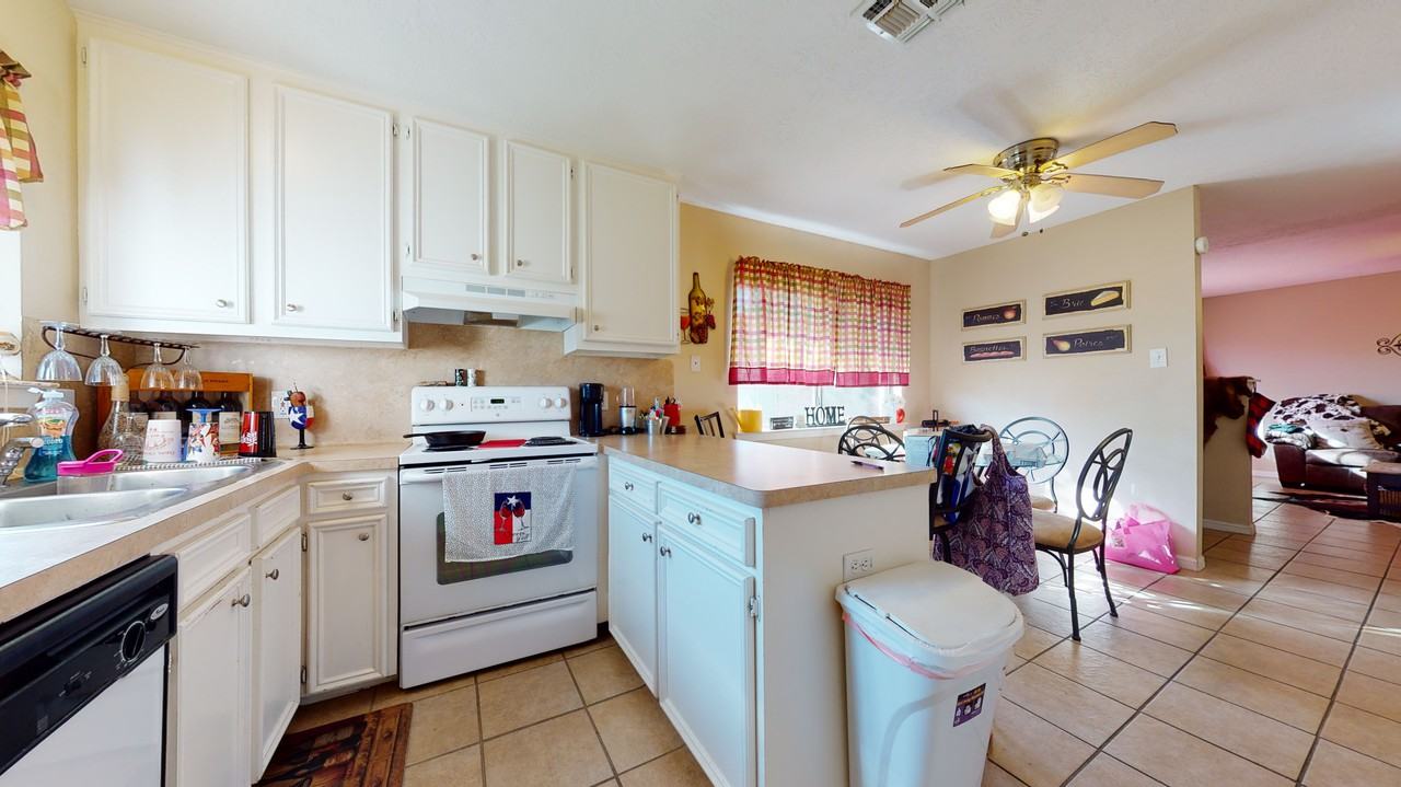 1702 Lawyer St - Photo 2 of 15