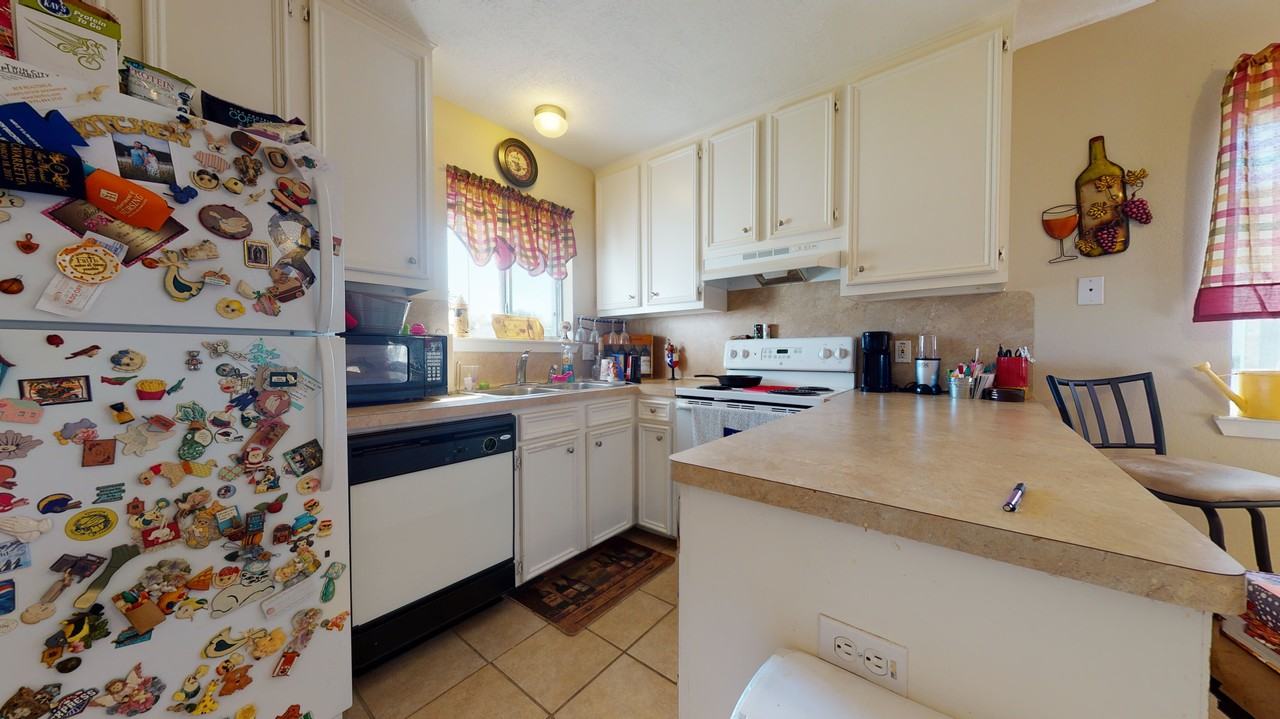 1702 Lawyer St - Photo 3 of 15