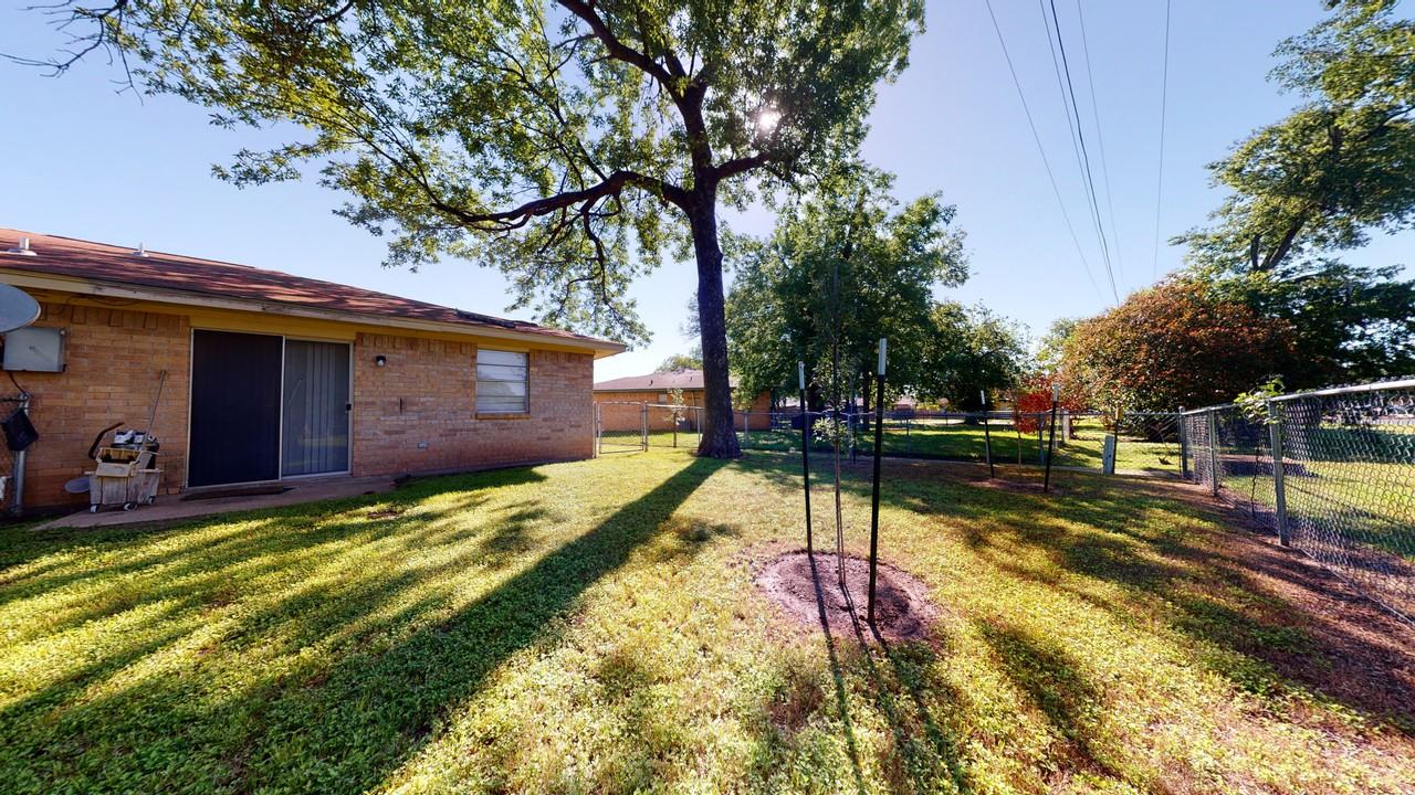 1601-1603 Cloverdale Ct - Photo 2 of 5