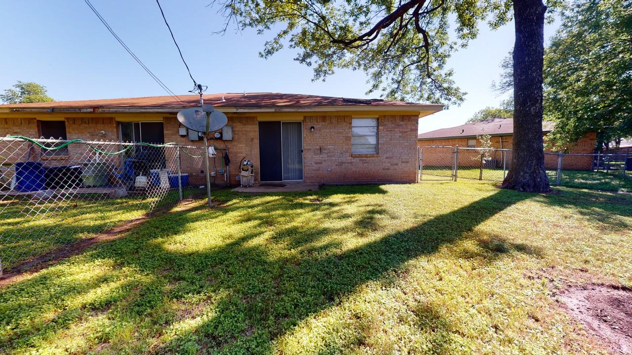 1601-1603 Cloverdale Ct - Photo 3 of 5