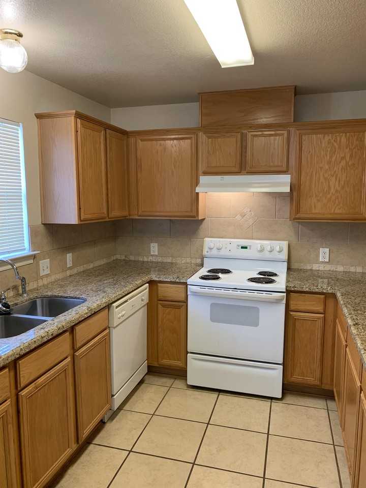 2034 Legacy Ln #2034 - Photo 3 of 23