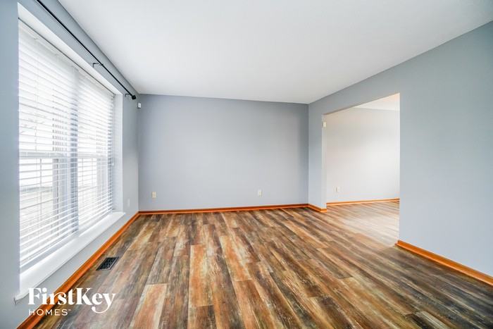 12023 Auburn Ct - Photo 3 of 15