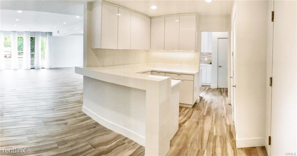 11700 Iowa Ave #102 - Photo 3 of 10