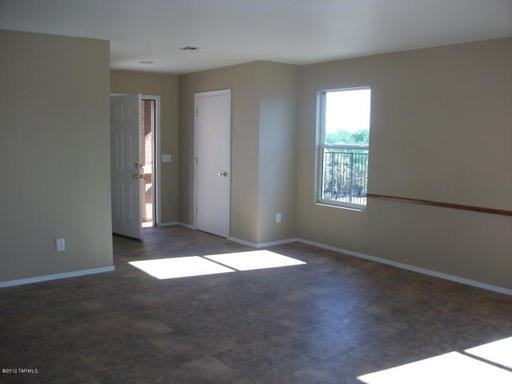 1055 W Calle Puesta Del Sol - Photo 2 of 16