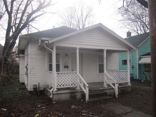 411 Pleasant St - Photo 2 of 8