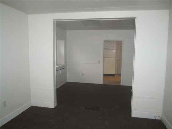 411 Pleasant St - Photo 3 of 8