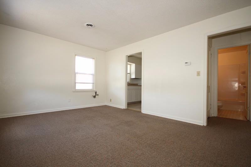 321 W 18th St #1 - Photo 2 of 10