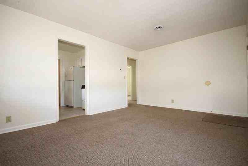321 W 18th St #1 - Photo 3 of 10