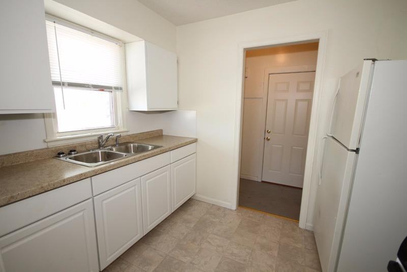 321 W 18th St #1 - Photo 4 of 10
