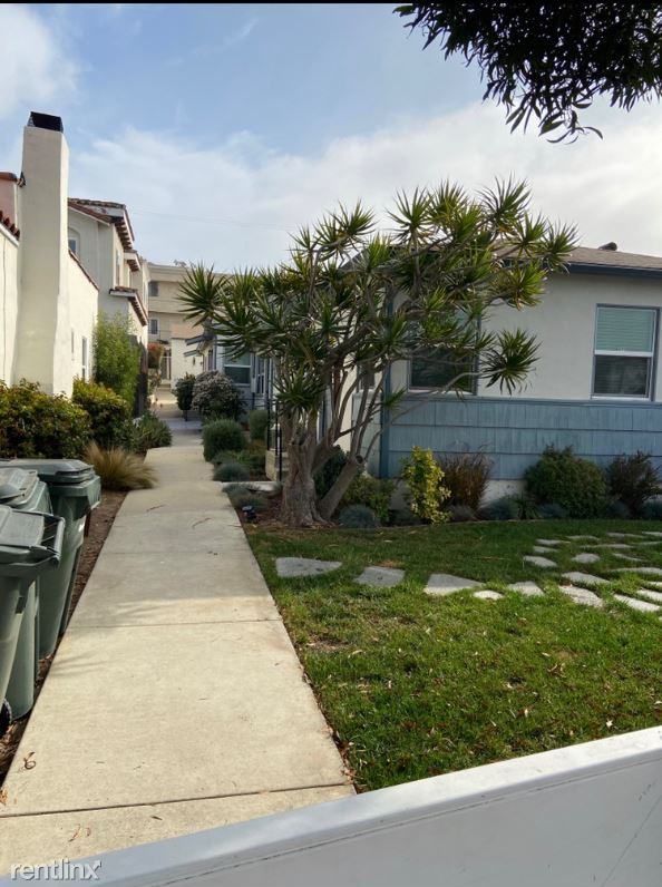 910 S Pacific Coast Hwy - Photo 2 of 13