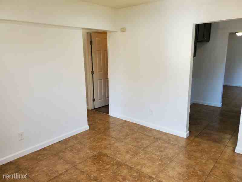 6318 1/2 Gifford Ave - Photo 2 of 10