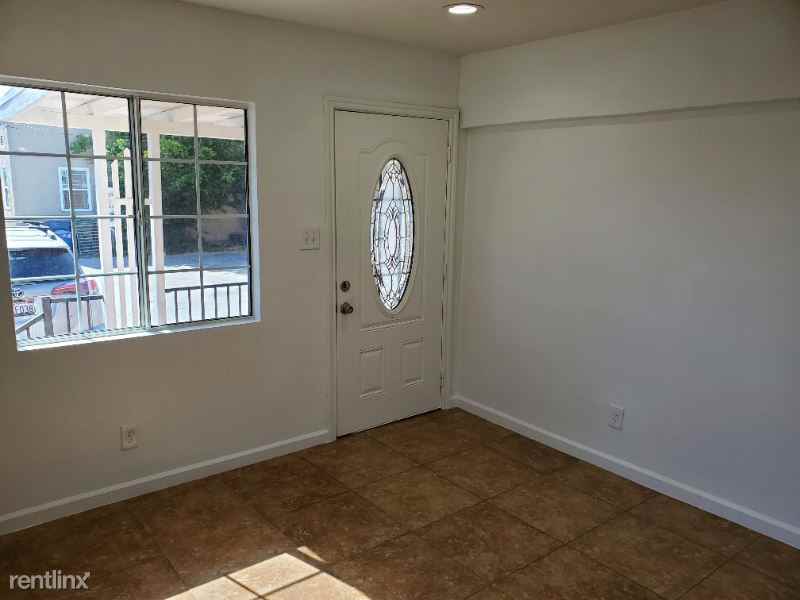 6318 1/2 Gifford Ave - Photo 3 of 10