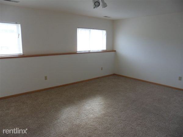 4440 Tanglewood Dr - Photo 3 of 6