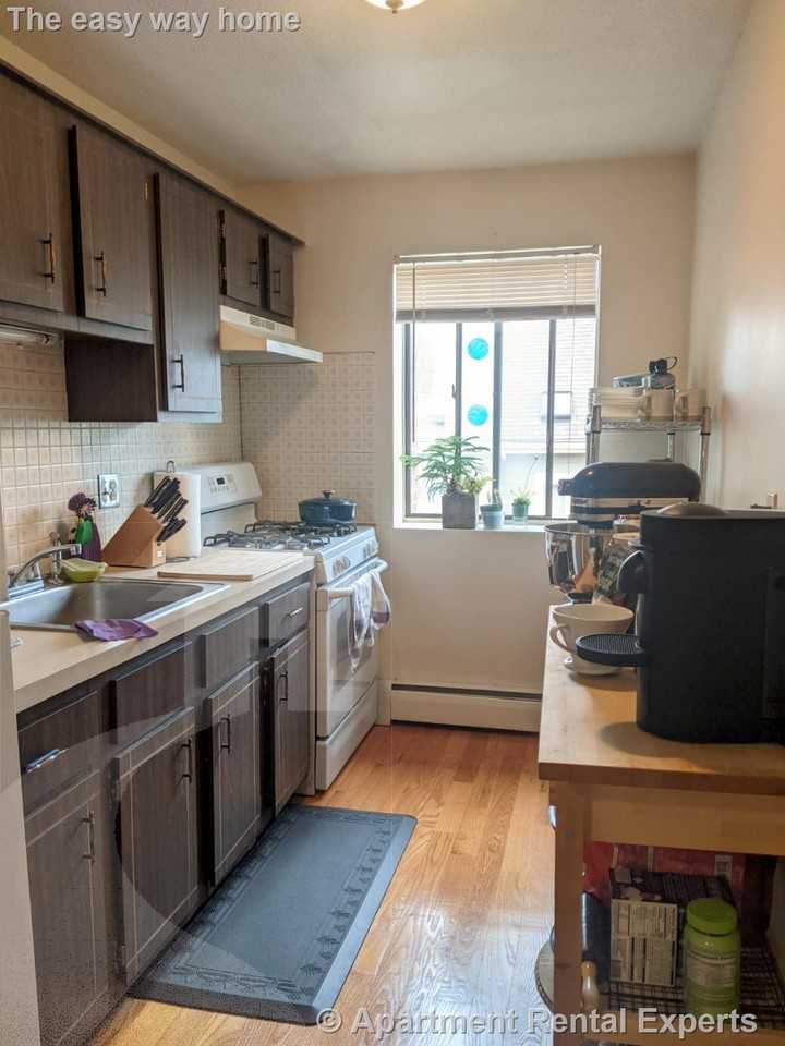 12 Cameron Ave #11