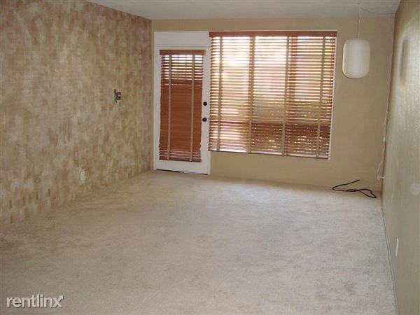 Country Club Manor Condos - Photo 2 of 10