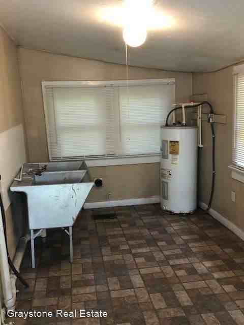 2807 N 9th St - Photo 2 of 10