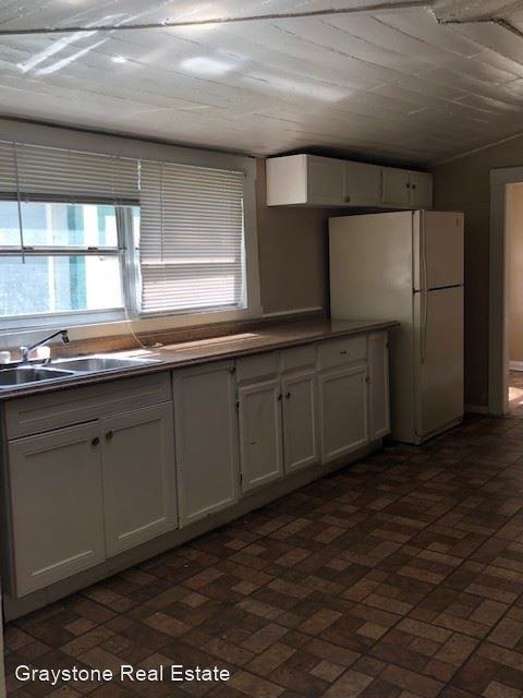 2807 N 9th St - Photo 3 of 10