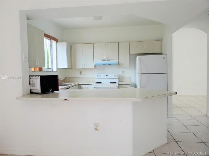 110 Sw 109th Ave - Photo 3 of 16