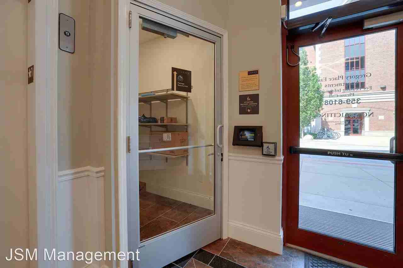 700 S Gregory St - Photo 2 of 17