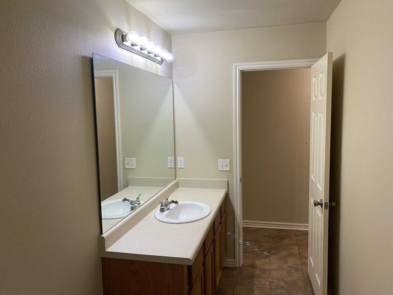 279-281 Graystone Cir - Photo 2 of 16