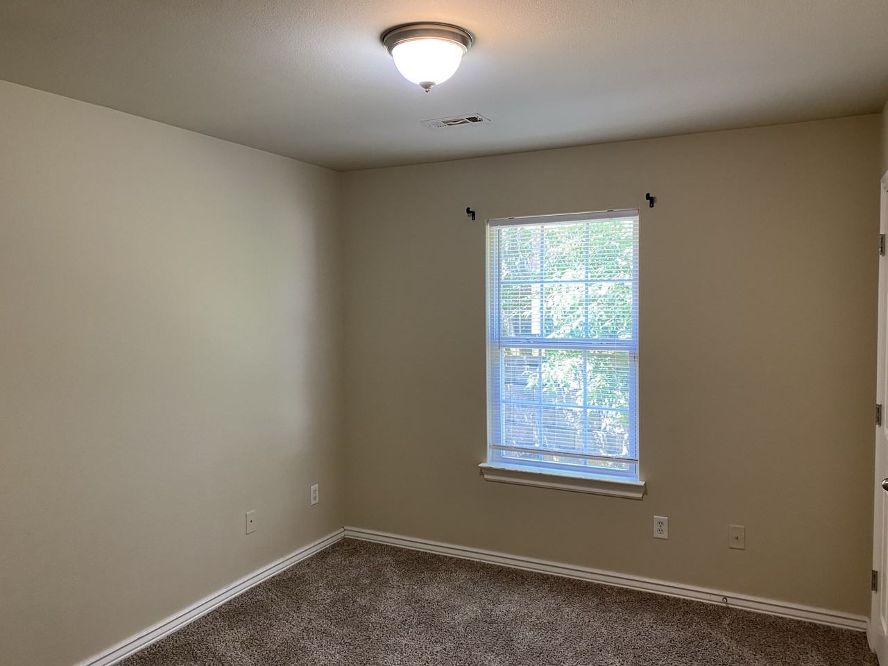 279-281 Graystone Cir - Photo 3 of 16