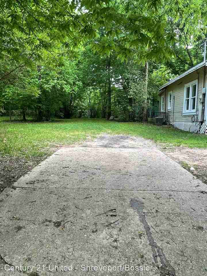 441 E 66th St - Photo 3 of 37