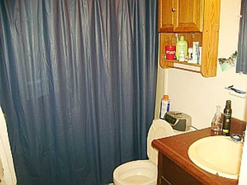 913 Bradford Cir - Photo 2 of 9