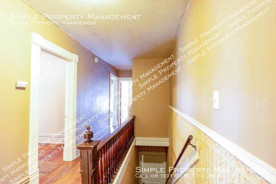 220 1/2 N Dexter St - Photo 3 of 18