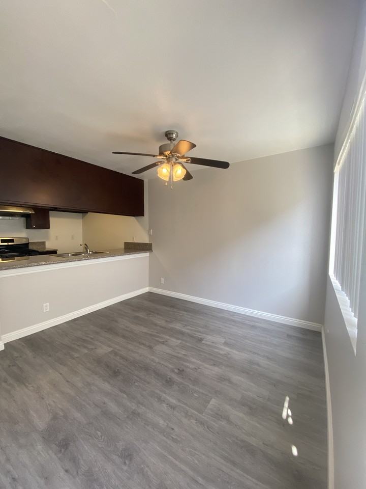 1527 Palm Ave. - Photo 2 of 16