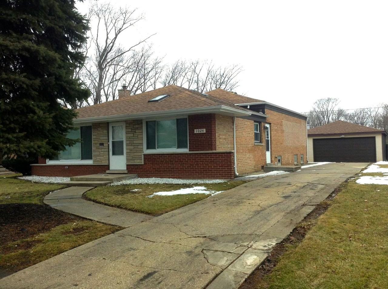 1024 E 159th Pl - Photo 2 of 17