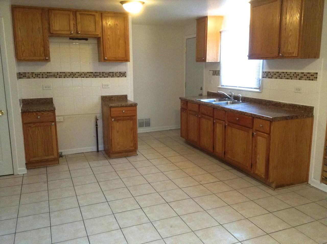 1024 E 159th Pl - Photo 3 of 17