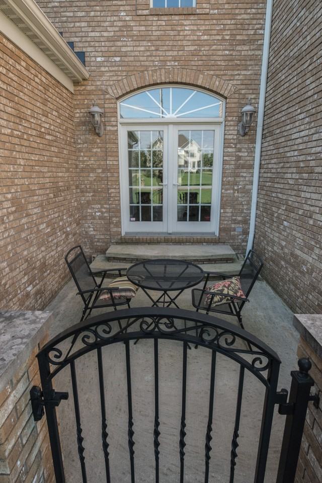 8948 Chinaberry Cir - Photo 2 of 18