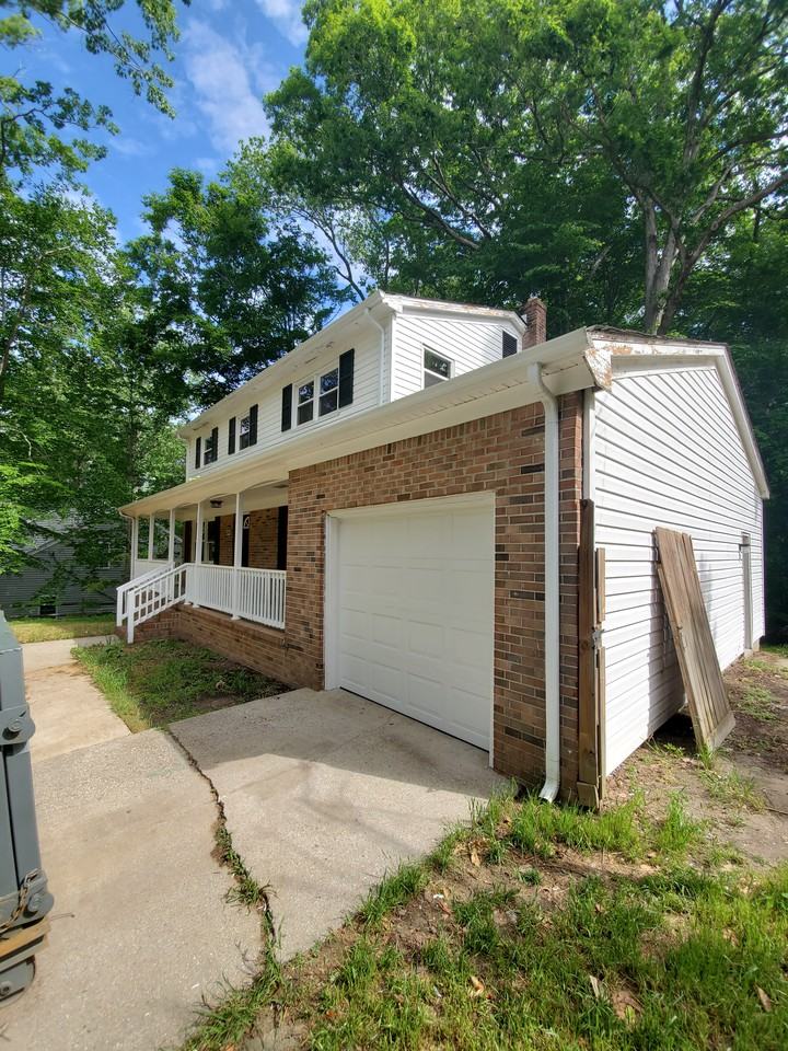 219 Oxford Road - Photo 2 of 13