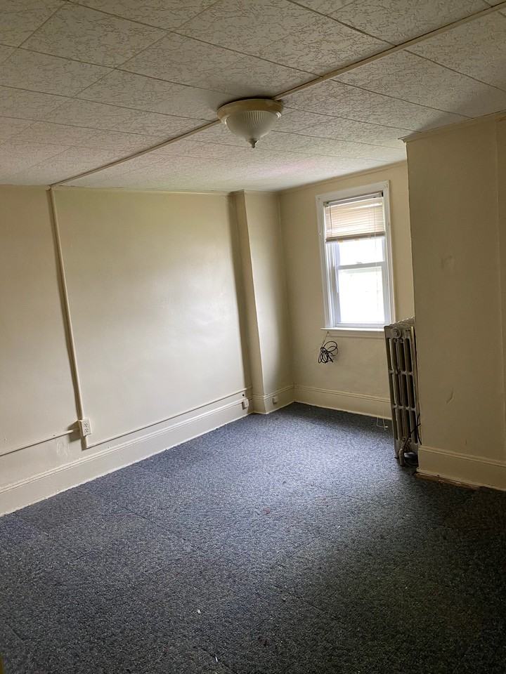 321 Winters Ave #D - Photo 3 of 4