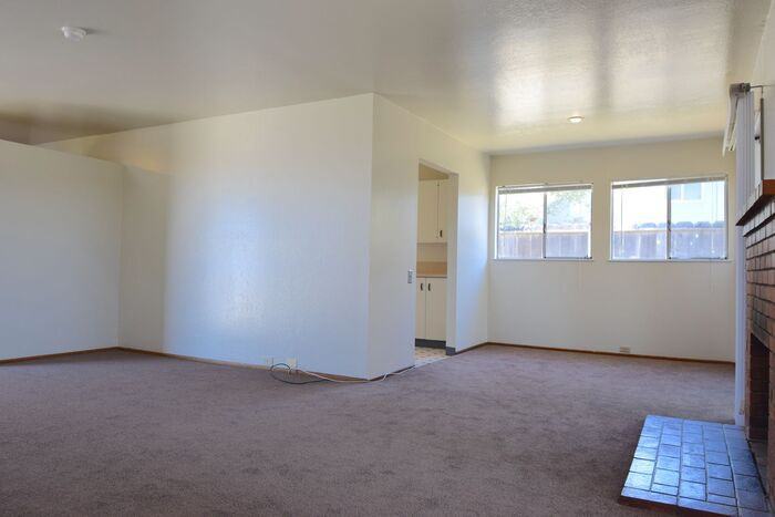 1790 Eucalyptus Ave - Photo 2 of 7