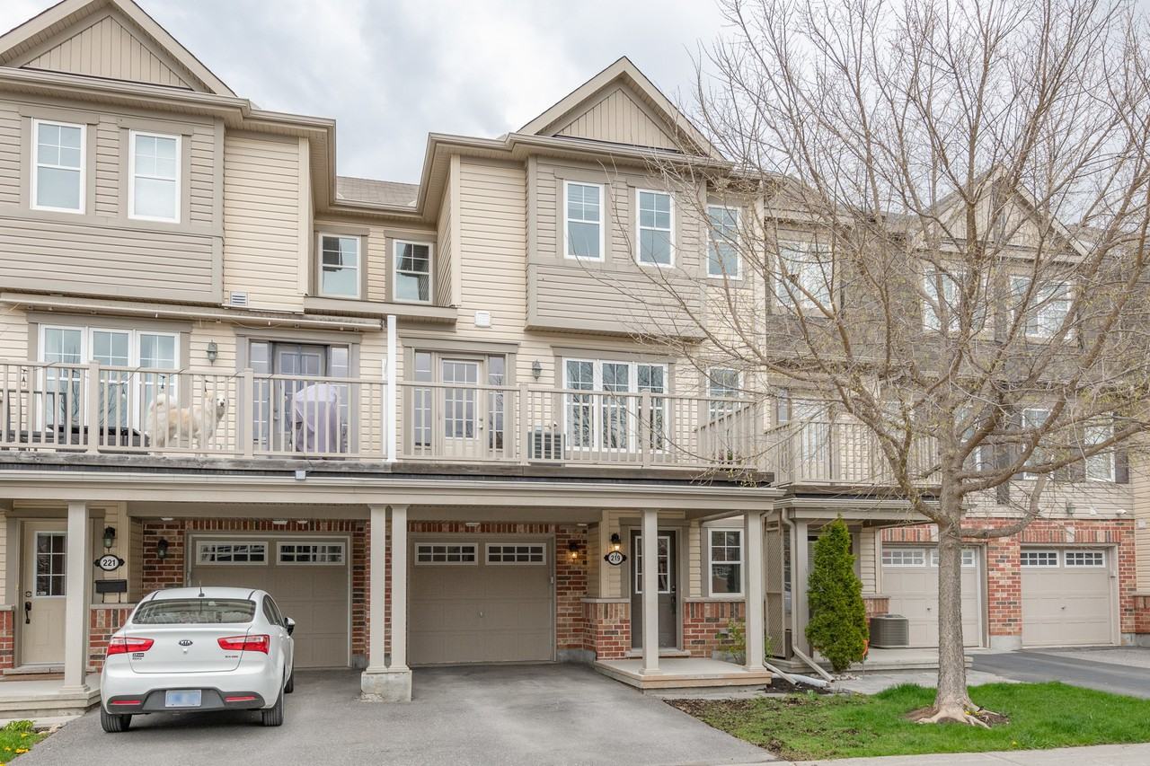 219 Aquilo Crescent - Photo 2 of 32