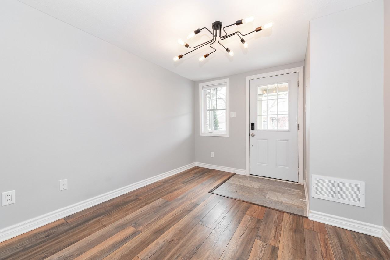 219 Aquilo Crescent - Photo 3 of 32