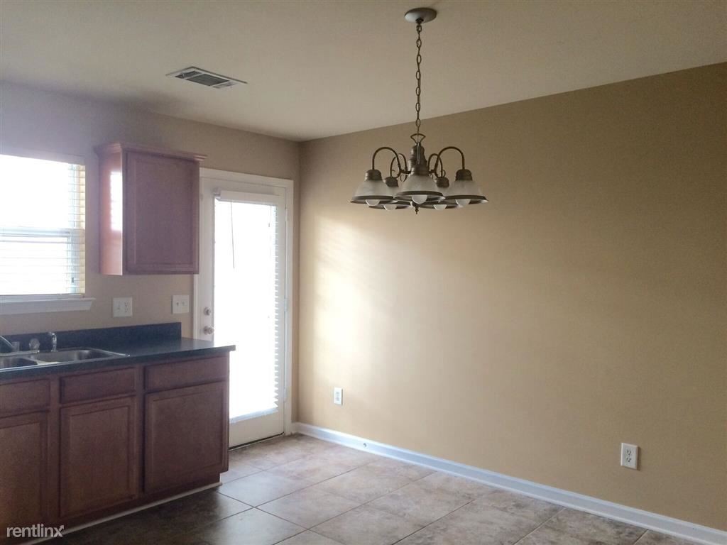 8055 Logan Dr - Photo 3 of 10