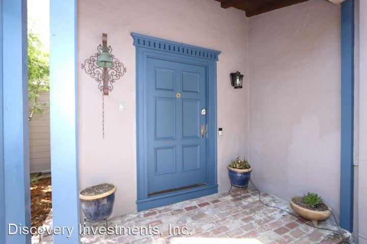 17 Camelford Pl - Photo 3 of 26