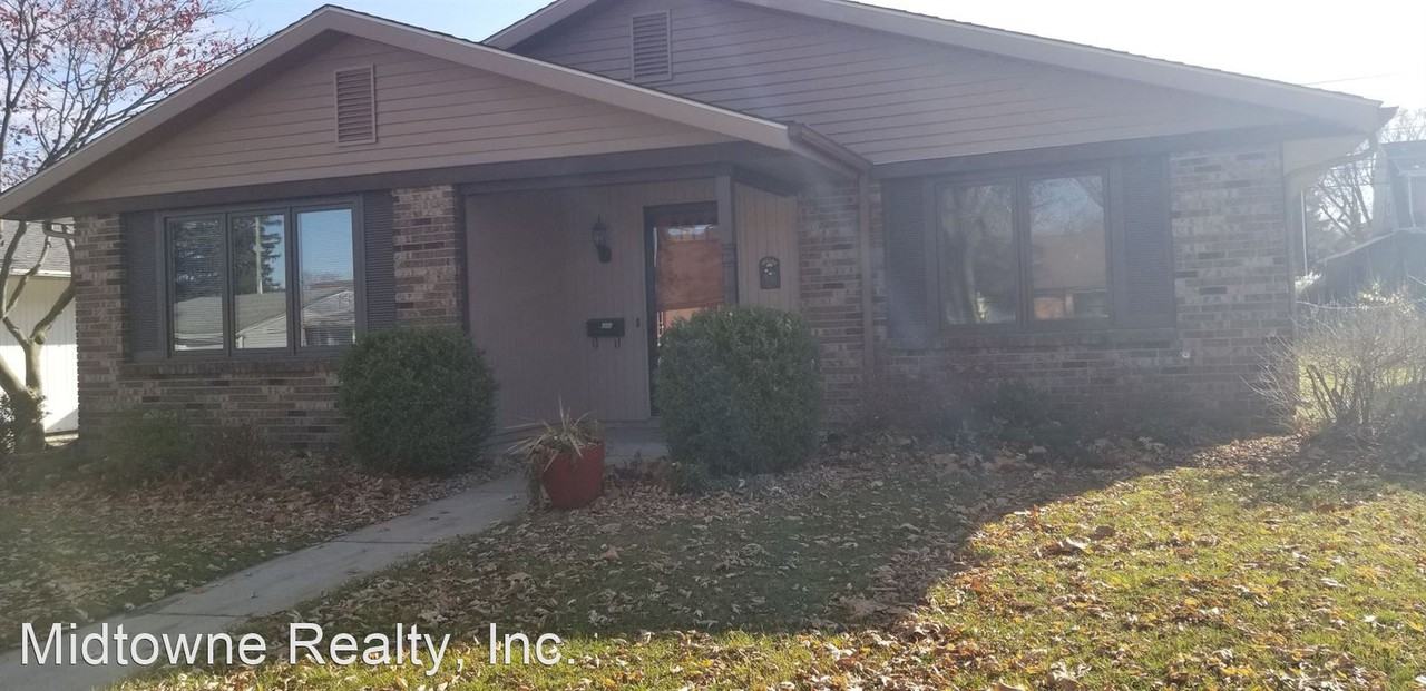 1704 Kenwood Ave - Photo 2 of 17