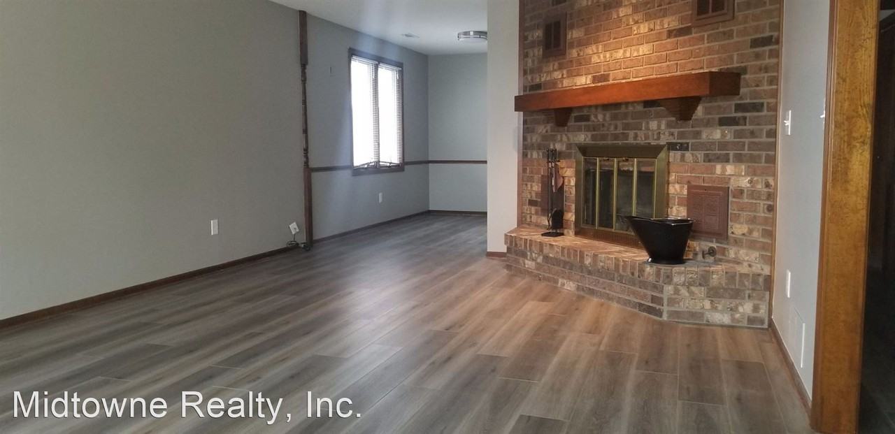 1704 Kenwood Ave - Photo 3 of 17