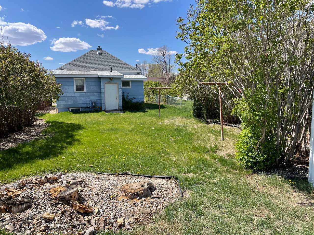 610 6th Ave W - Photo 2 of 10