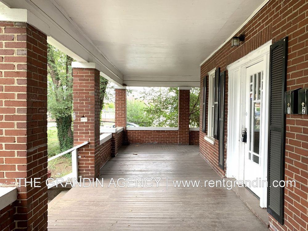 1306 1306 Patterson Avenue Southwest - 4 - Photo 2 of 32