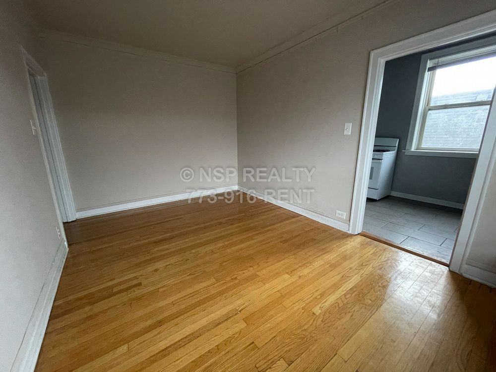 4261 4261 W Addison 3 - Photo 2 of 11