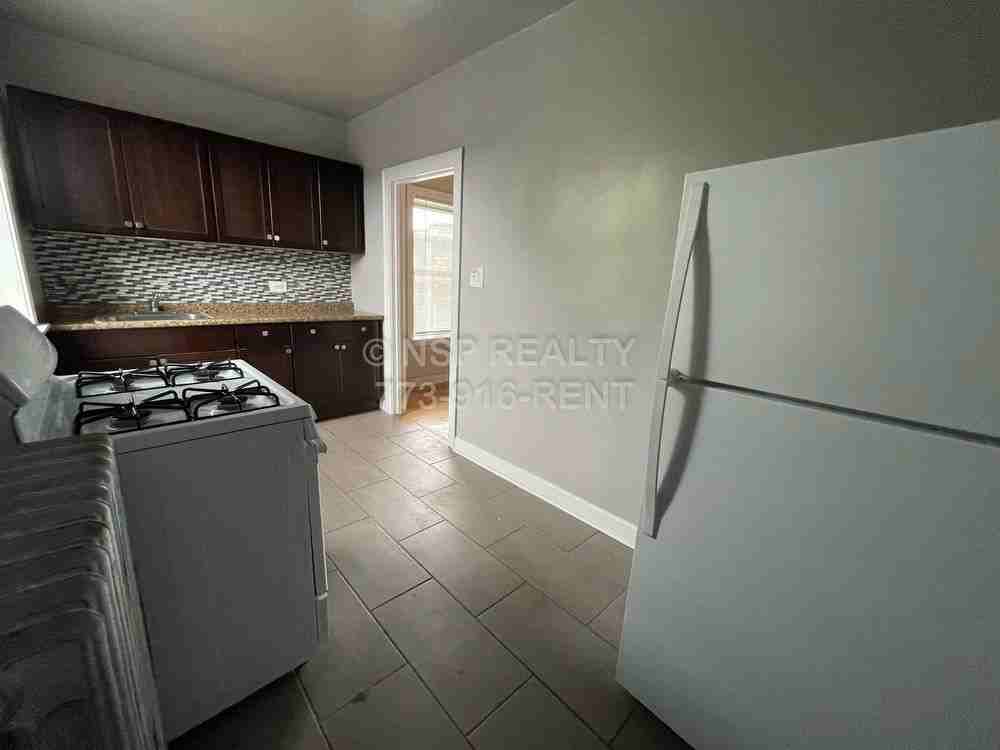 4261 4261 W Addison 3 - Photo 3 of 11